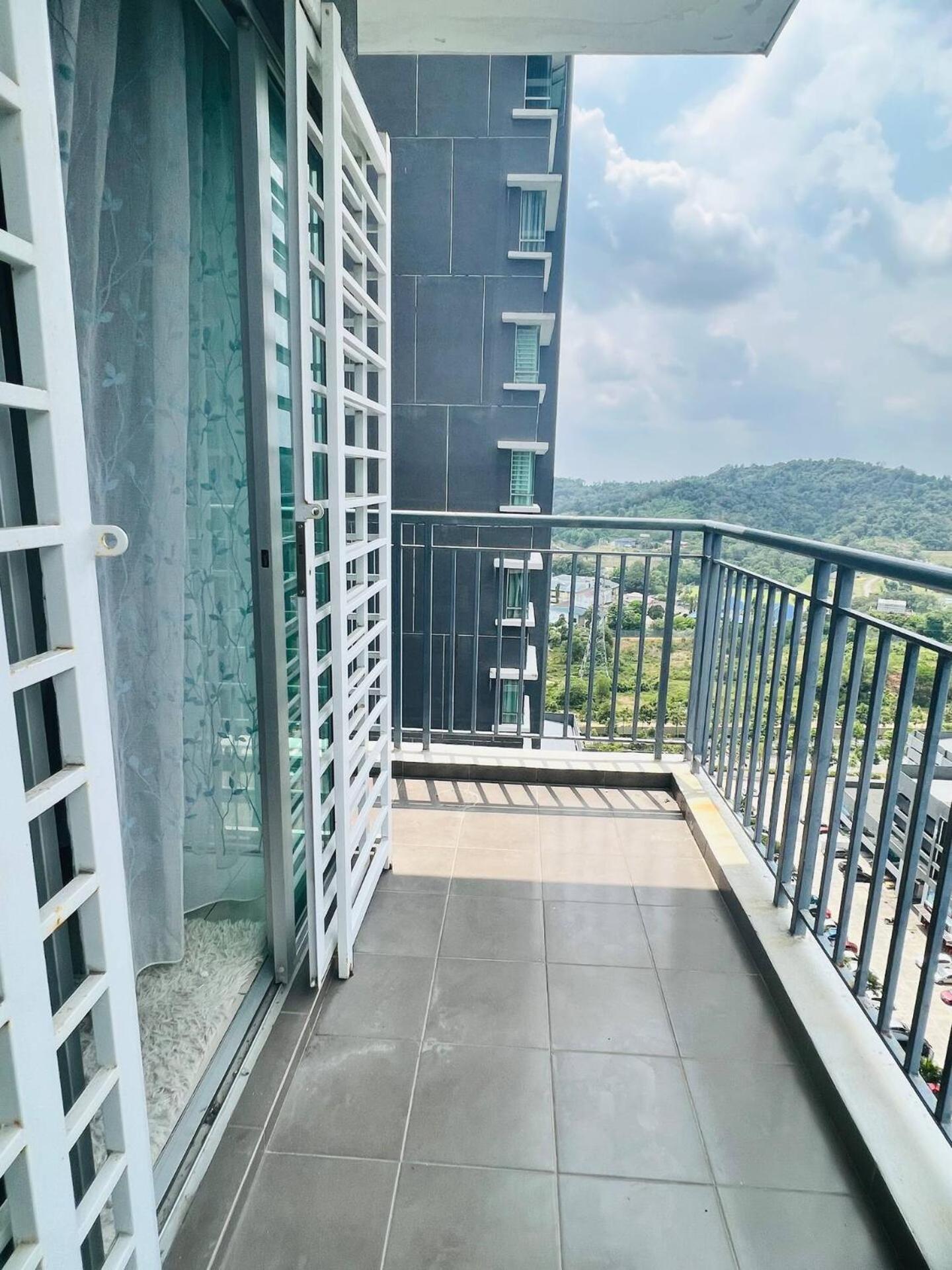 Gg's Stay@savanna Executive Suites,southville Kampong Tangkas