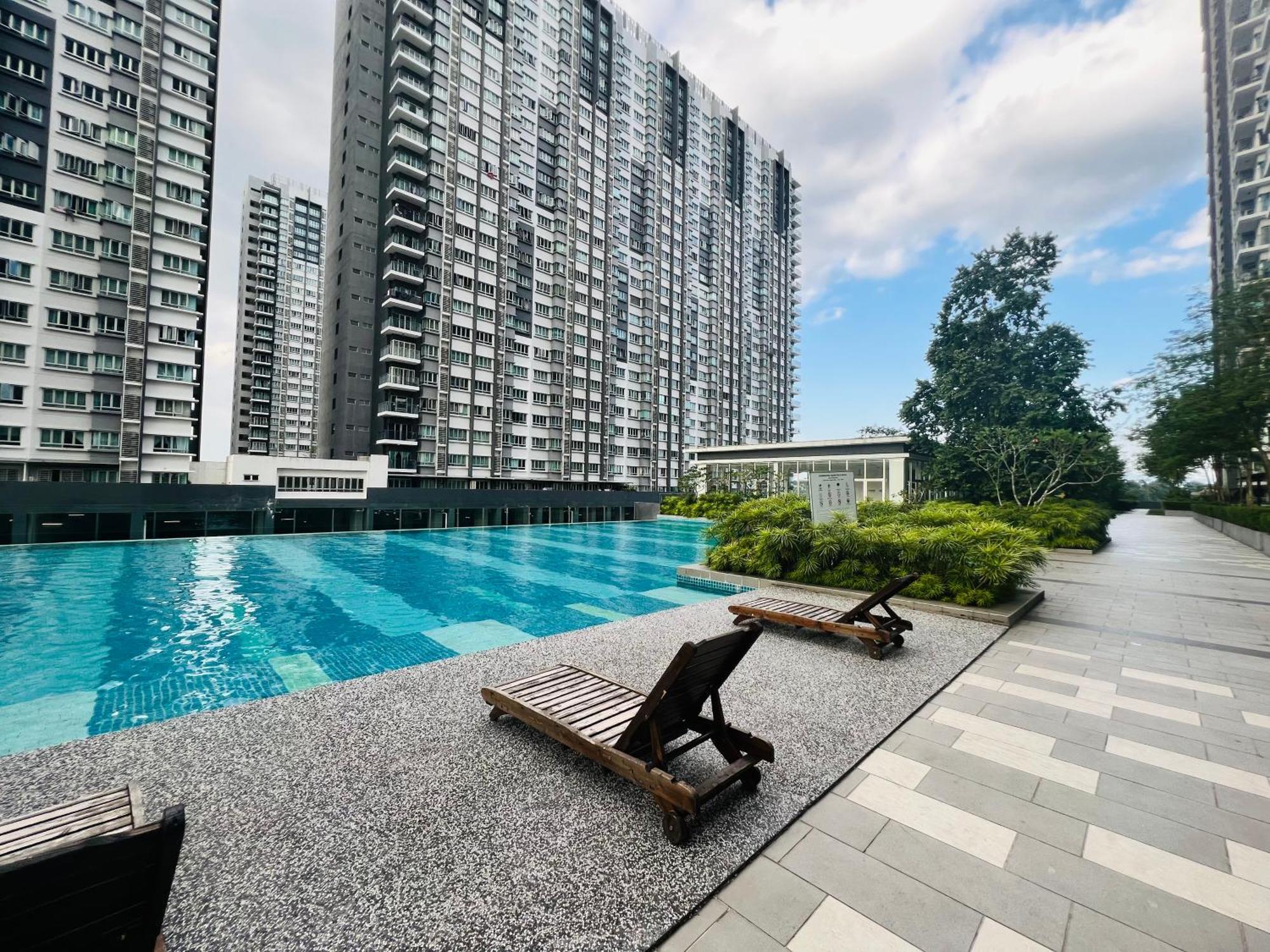 Gg's Stay@savanna Executive Suites,southville Apartment *